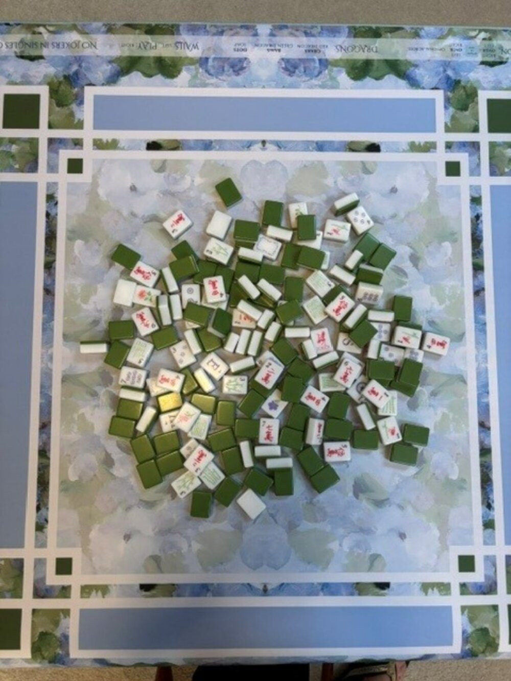 Amanda Toppe 'Hydrangea Bliss' mahjong mat - Picture 5 of 5